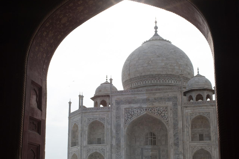 Delhi: Taj Mahal, Agra-tour op dezelfde dag met ophalen en vervoer.Gids voor alle monumenten in Agra.