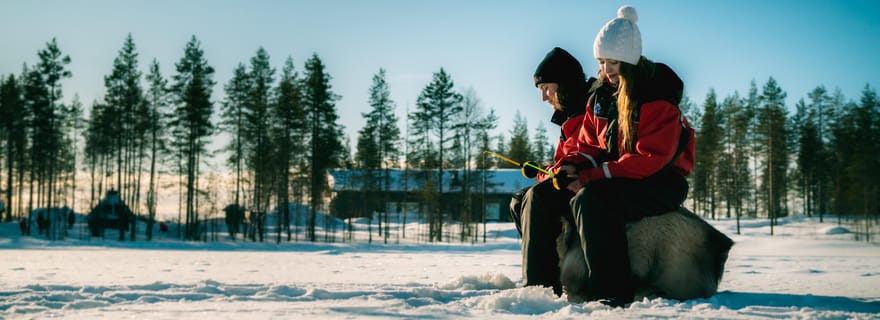 Rovaniemi : journée familiale avec des huskies et des rennes