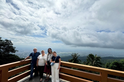 Chiang Mai : Sanctuaire des éléphants, sentier des moines et visite du Doi SuthepPrise en charge en hôtel à Chiang Mai Center