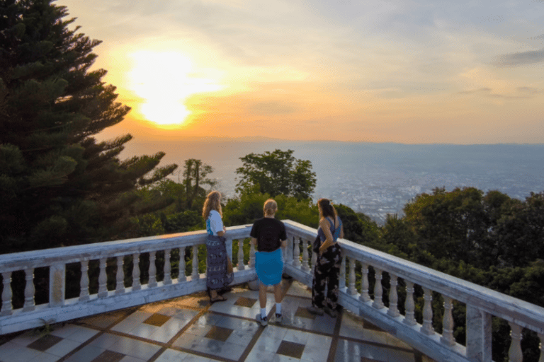 Chiang Mai: Doi Suthep Sonnenaufgang, Hmong Dorf &amp; Wat Pha Lat