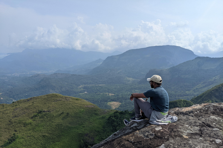 Da Kandy: escursione alle cime gemelle di Kanawiddagala e YahangalaDa Kandy: escursione alle due cime gemelle di Kanawiddagala e Yahangala