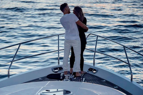 Cape Town: 3-Hour Private Luxury Yacht Charter with Drinks
