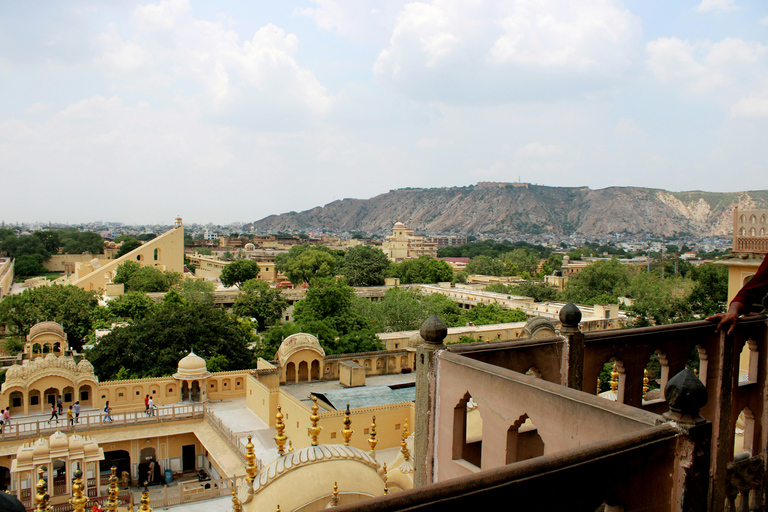 From Delhi: Jaipur Round Trip by Car or Superfast Train.Jaipur Day Trip with Guide only