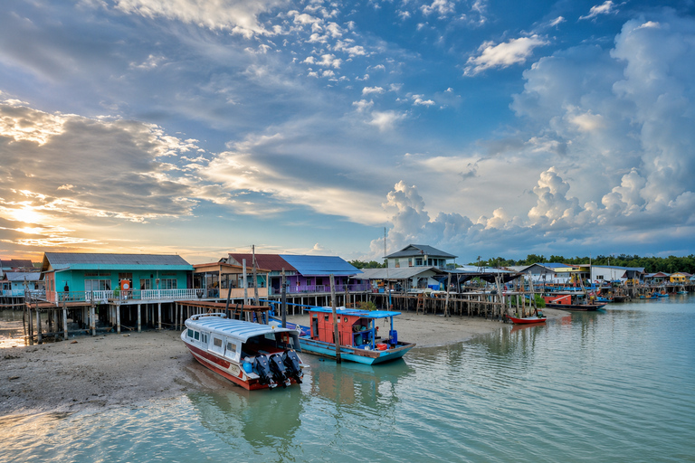 KL: Pulau Ketam Island with Blue Mosque & Thean Hou Tour
