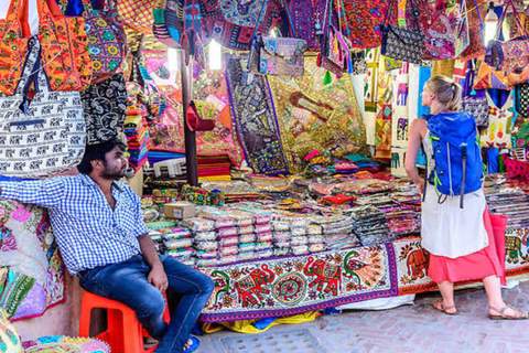 Delhi: Private Guided Shopping Tour in A/C car with transferPrivate Half-Day Guided Shopping Tour with Expert