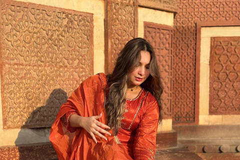 Taj Mahal entry tickets From Agra: Guide Only