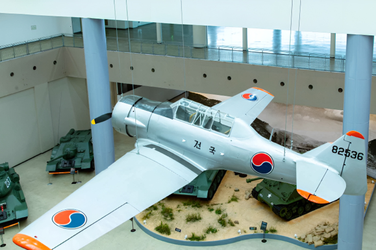 Seoul: National Museum & War Memorial Korea Small Group Tour English Guide