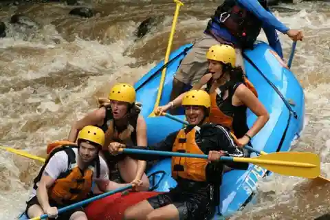 La Fortuna : Rafting niveau III - tyroliennes et câble Superman
