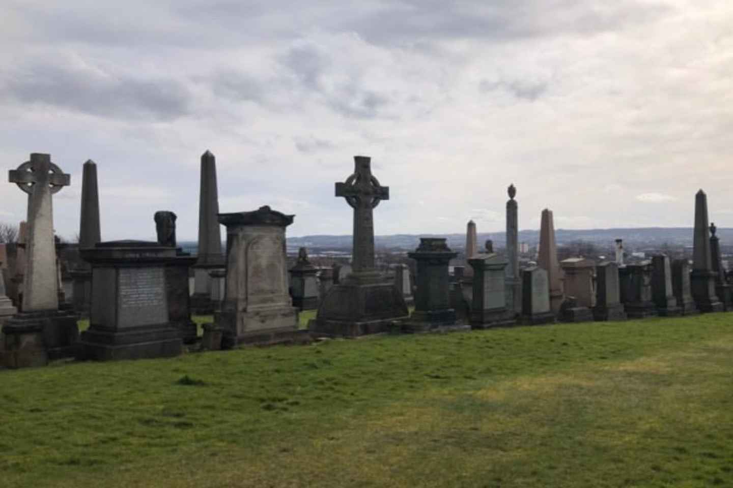 Glasgow Necropolis: Small Group Tour with Local Guide