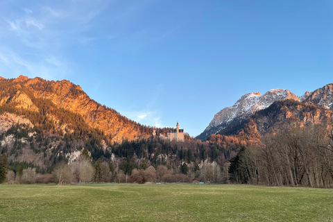 Hohenschwangau: Guided Tour to Neuschwanstein Castle, including tickets Hohenschwangau: Neuschwanstein Castle Tour with Guide and Ticket