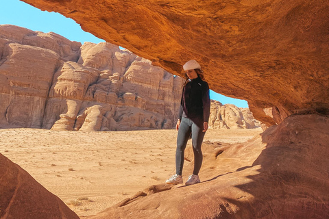 Wadi Rum: Overnight Jeep Tour with Meals and Sandboarding
