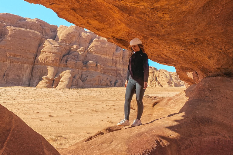 Wadi Rum: Overnight Jeep Tour with Meals and Sandboarding
