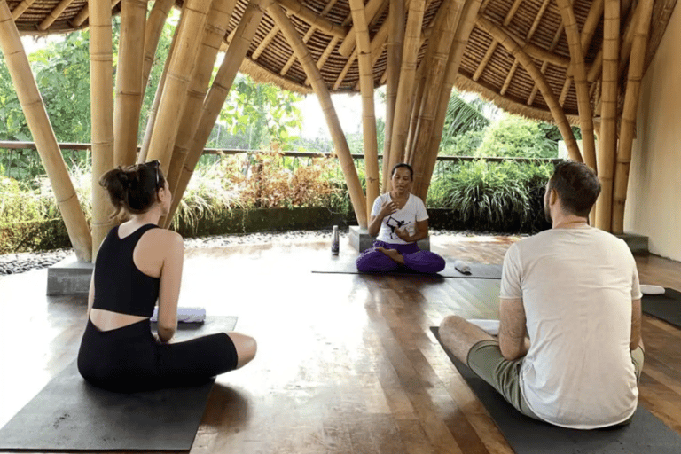 Bali Yoga privado y meditación curativa en UbudGrupo reducido con traslado de hotel en la zona de Ubud