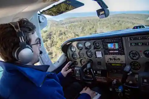 Hobart : Vol et croisière dans la région sauvage du sud-ouest avec déjeuner