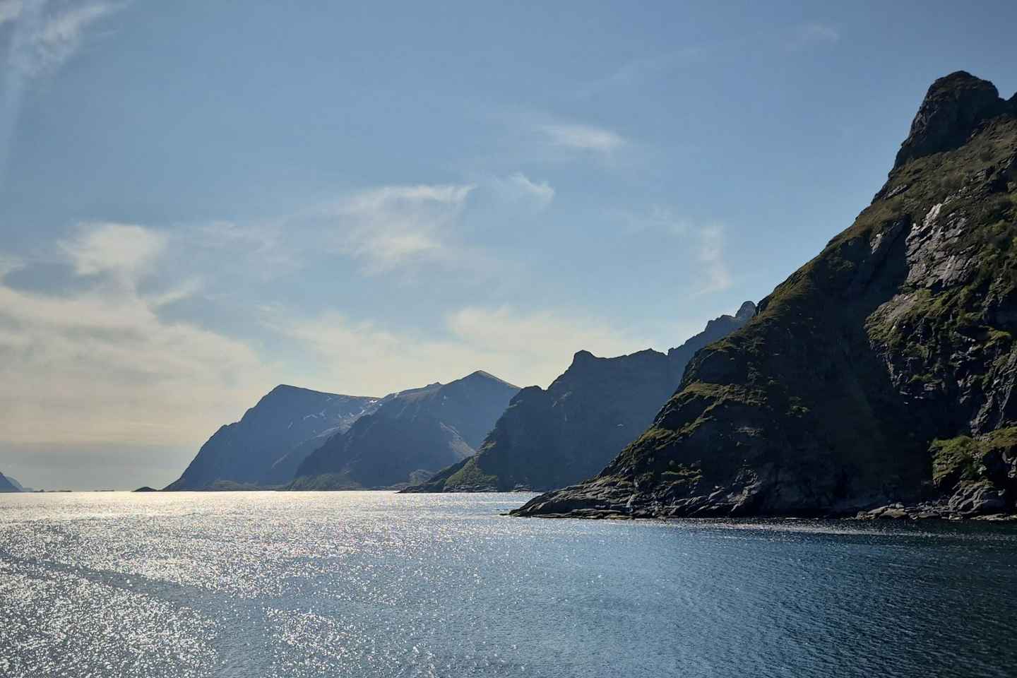 "Hiking in the Lofoten Islands – Guided in French"