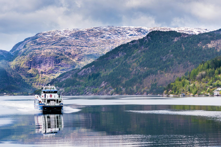 From Bergen: Day Trip with Flam Railway and Fjord Cruise