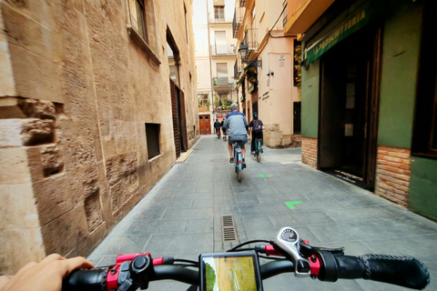 Valencia: tour guidato in e-bike dal centro storico alla Città delle ArtiTour guidato in bici d&#039;epoca