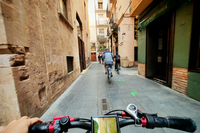 Valencia: tour guidato in e-bike dal centro storico alla Città delle ArtiTour guidato in bici d&#039;epoca