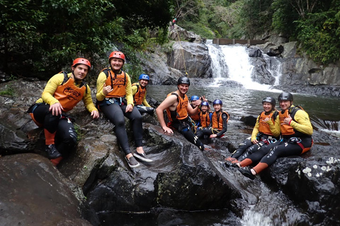 Cairns: Tour d&#039;avventura Crystals &amp; Behana - Canyoning a CairnsEsperienza nella foresta pluviale delle cascate di Cairns Giornata intera avanzata