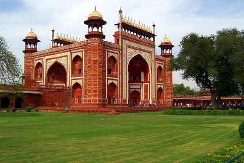 Visita sin cola al Taj Mahal con entradaSólo servicio de guía turístico