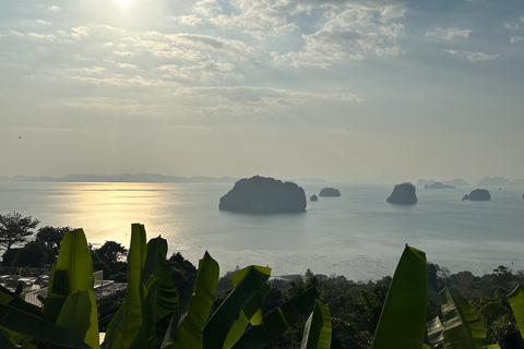 Krabi : L&#039;abri des éléphants et les collines de Khaothong (visite privée)Cuisinez et nourrissez-vous à l&#039;abri des éléphants avec transfert privé