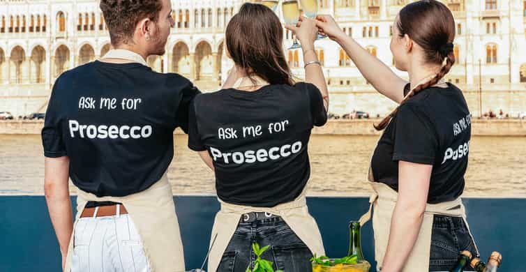 Budapest: Evening Sightseeing Cruise with Unlimited Prosecco