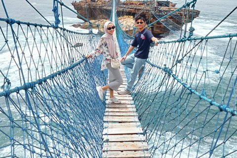 Yogyakarta: Palazzo Reale, spiaggia di Timang e tour al tramonto