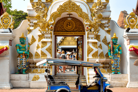 Chiang Mai: Old City Temples and Market Tuk-Tuk Tour