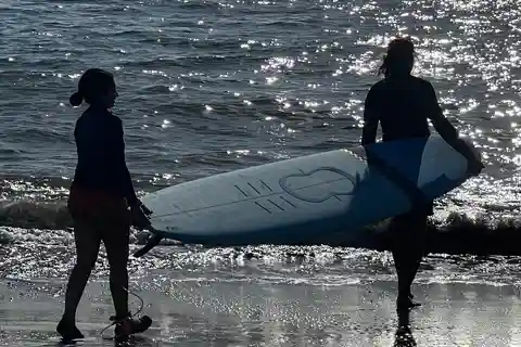 Maui: Lahaina Surfing Lesson with Local Instructor