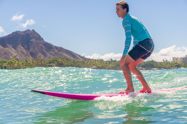 Waikiki: Surf Lesson & Bonus Beach Setup (Chairs & Umbrella)