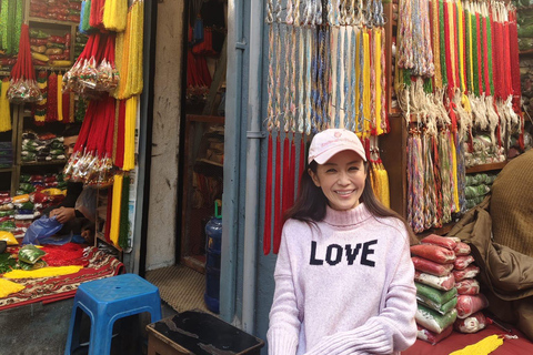 Kathmandu: Street Food and Shopping Tour with Local Guide