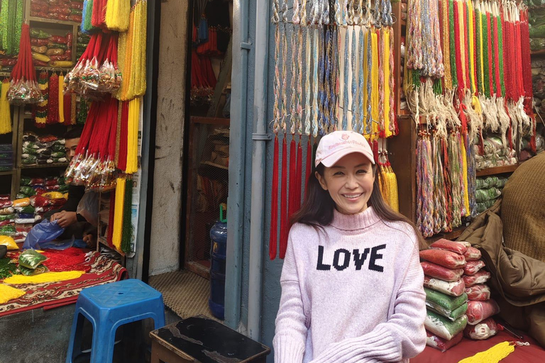 Kathmandu: Street Food and Shopping Tour with Local Guide