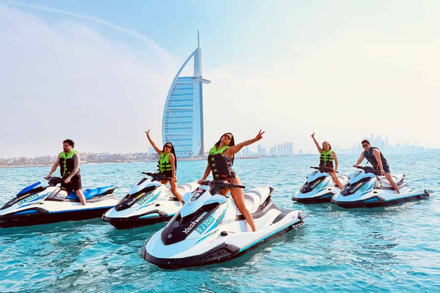 Jetski zum Burj Al Arab, Atlantis & Burj Khalifa; Gratis-Fotos. Foto: GetYourGuide Jetski zum Burj Al Arab, Atlantis & Burj Khalifa; Gratis-Fotos. Foto: GetYourGuide