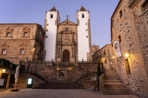 Cáceres : Visite guidée + entrée aux monuments + dégustationVisite guidée de Cáceres, entrée aux monuments + dégustation