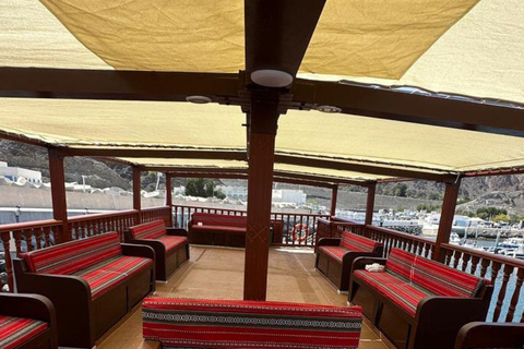 Muscat: Sunset Dhow Cruise with Omani Hospitality
