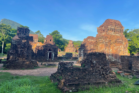 Hoi An: Rovine di My Son; bus-battello-spettacolo culturale-pranzo-guida