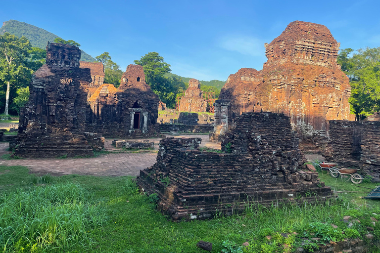 Hoi An: My Son Ruinen; Bus-Boot-Kulturschau-Mittagessen-Guide