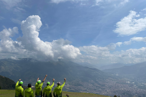 Medellín: Skip-the-Line Paragliding W 20-Yr Experience Pilot