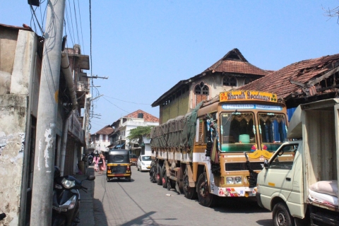 Car at Disposal in Kochi for Travels on Vacation/Excursion Car at Disposal forholidayingin Thekkady and Munnar.