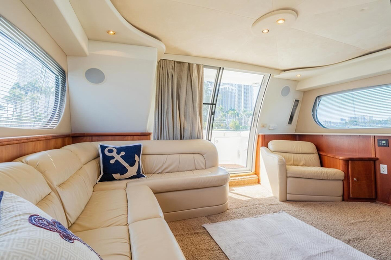 Miami: aluguer de iate privado com capitão, barco de 48 pésMiami: Aluguer de iate privado com capitão, barco de 48 pés