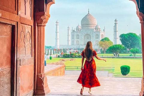 Desde Delhi: Taj Mahal Agra Tour Privado de un Día con TrasladosAgra Tour Privado de un Día con Traslados - CON TARIFA DE ENTRADA