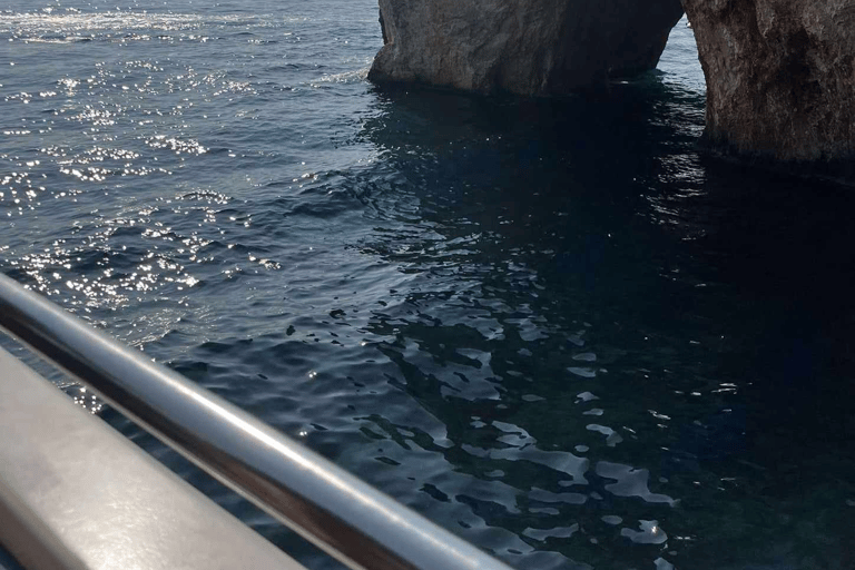 Zante: Crucero por la isla y las tortugas en EuroskyNaufragio Cuevas Azules e Isla de las Tortugas Cuevas Ceri