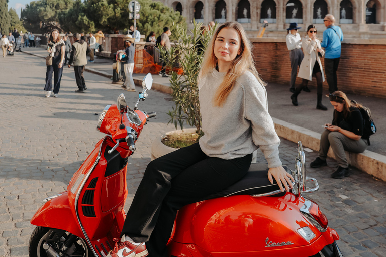 Rome: Vespa Ride in the Streets with Photography Vespa tour
