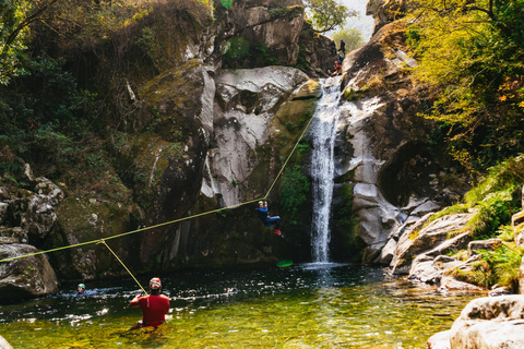 Do Porto: Viagem de Canyoning no Parque Nacional do Gerês