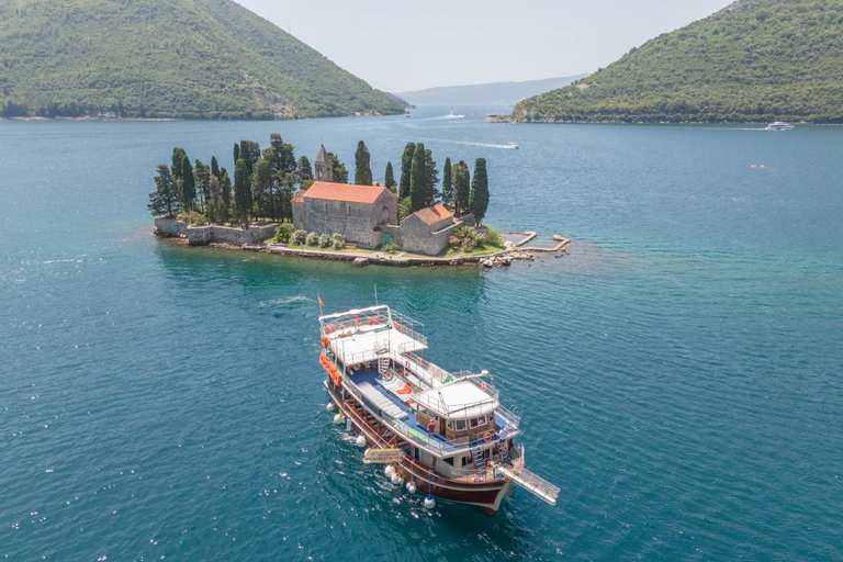 Tivat/Kotor: Boka Bay Hele dag rondvaart met gids en zwemstopKotor: Hele Boka Bay Cruise op een comfortabel schip