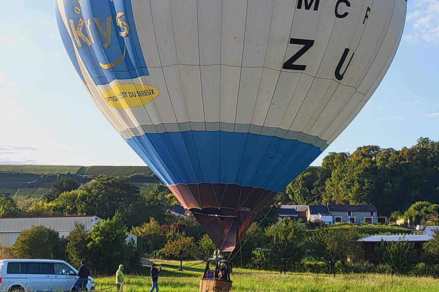 Reims (Pouillon) : Hot Air Balloon Flight with Champagne