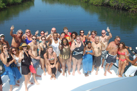 Private: Cayo Arena Luxury Catamaran & Snorkeling Adventure