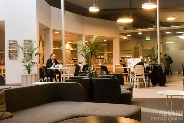 Estocolmo: acceso a la sala Pearl del aeropuerto de ArlandaSalidas nacionales e internacionales T4: Sala Pearl