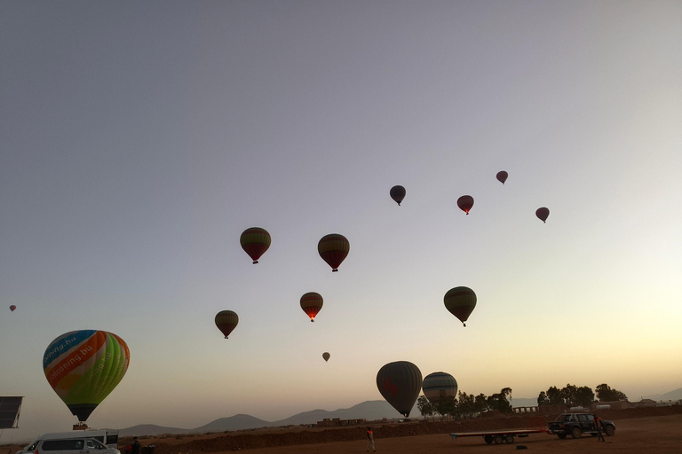 Marrakech: Royal Breakfast with Hot Air Balloons view