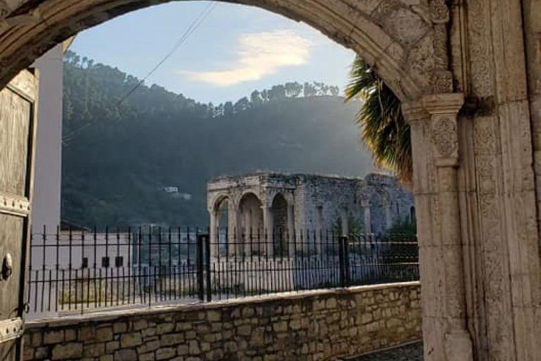 Desde Durrës: TOUR DE BERAT - &quot;La ciudad de las mil ventanas&quot;